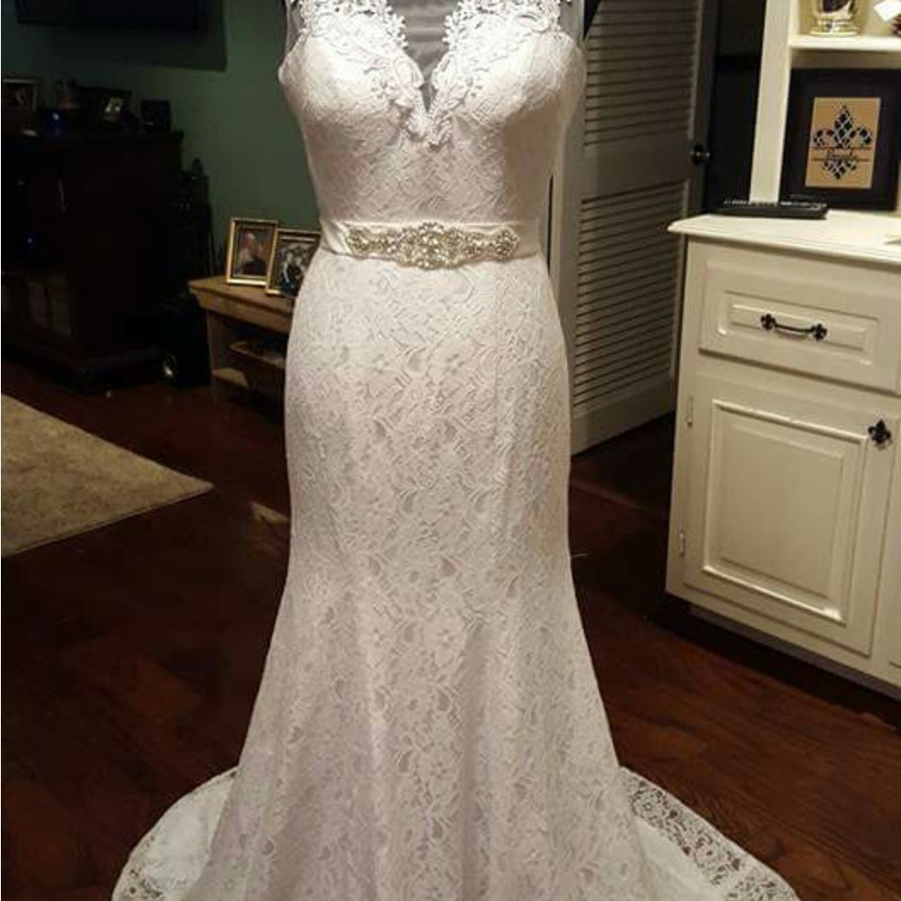 Elegant Lace Wedding Dress